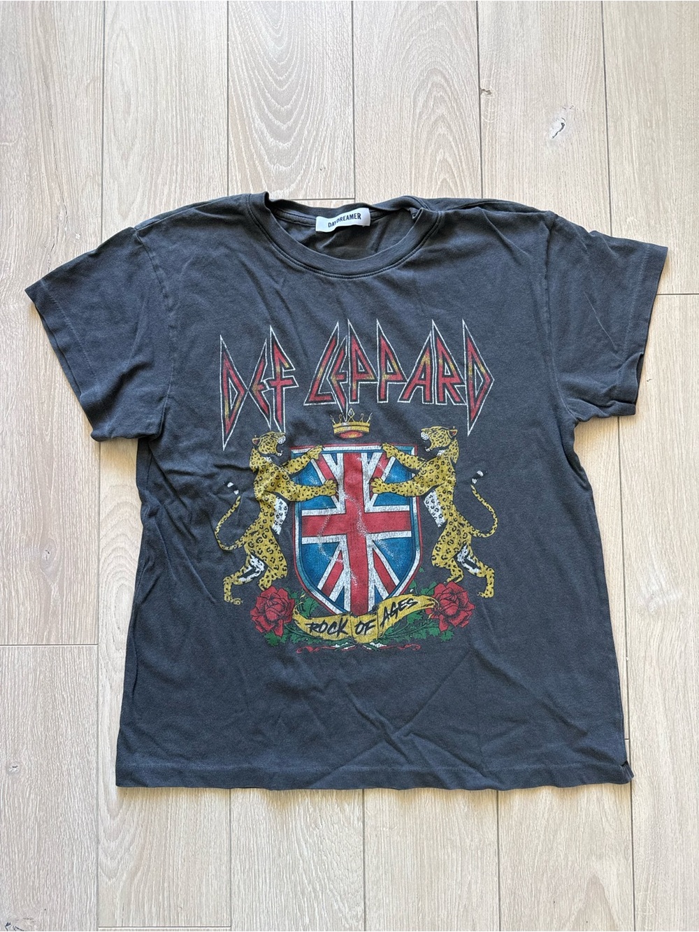 Daydreamer Def Leppard “Rock of Ages” Tee in Dark Gray Women’s Size Small